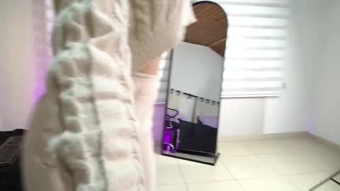 Snapshot of rachell_criss chatting on February 19, 10:12 am Rachell online show from February 19, 10:12 am