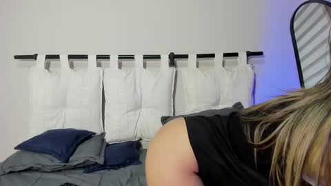 Snapshot of rachell_criss chatting on September 14, 4:15 am Rachell online show from September 14, 4:15 am