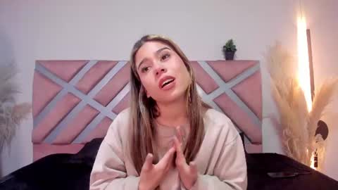 Rachell online show from June 23, 4:31 am