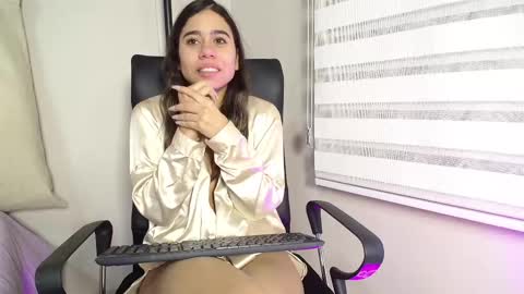 Snapshot of rachell_criss chatting on February 26, 9:55 am Rachell online show from February 26, 9:55 am