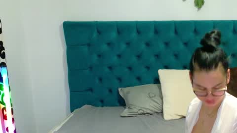 Snapshot of raeeamber_ chatting on September 14, 5:58 pm sweet peach online show from September 14, 5:58 pm