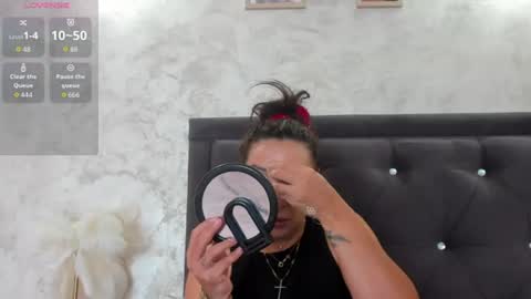 raelledarkstar online show from June 15, 7:22 am