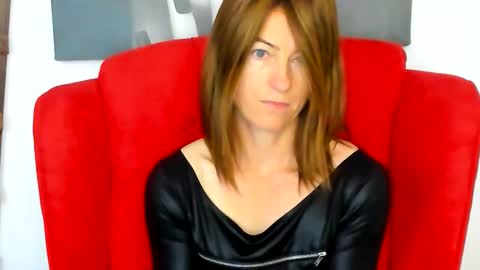 raemonnay online show from September 18, 1:04 pm