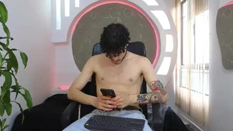 Snapshot of rafael_mendez chatting on October 4, 9:34 pm R A F A E L online show from October 4, 9:34 pm