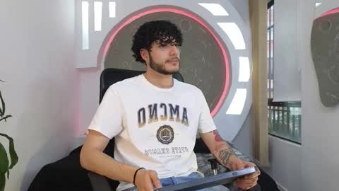 Snapshot of rafael_mendez chatting on October 21, 9:07 pm R A F A E L online show from October 21, 9:07 pm