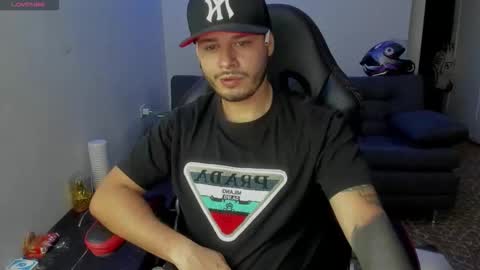 ragnar_lothbrok77 online show from May 2, 12:27 am