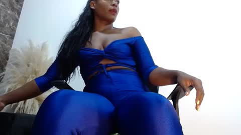 raichellcooper1 online show from September 10, 5:36 pm