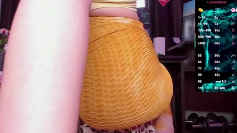 Laura online show from April 22, 2:52 am