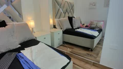 Raquel Moore  online show from December 4, 10:42 pm