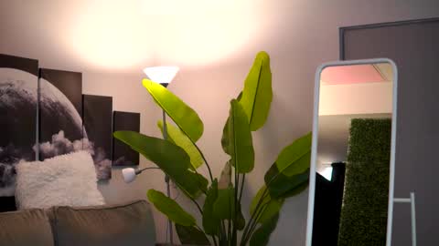 Raquelle online show from December 15, 10:44 am