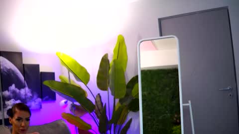 Raquelle online show from February 14, 10:07 am