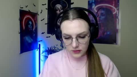 raspberry0101 online show from December 14, 1:17 pm