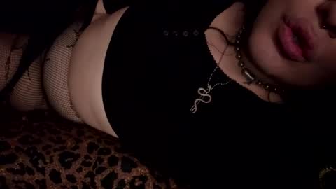 Rattlesnake Bitch 666 online show from May 2, 10:10 am
