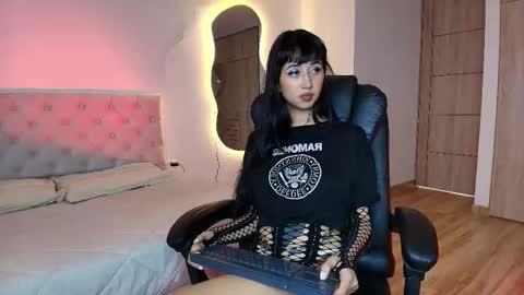 Raven  online show from November 4, 1:12 pm