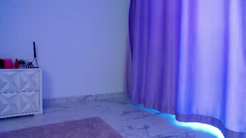 Raven Foxxy online show from June 13, 6:46 am