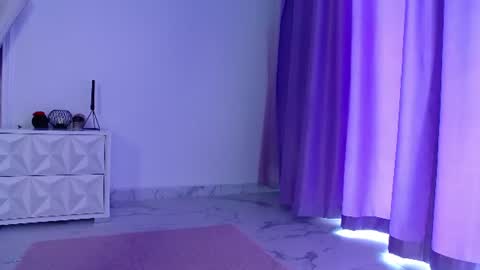 Raven Foxxy online show from June 23, 6:32 am