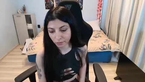 raven_haired_goddess online show from April 29, 7:57 am