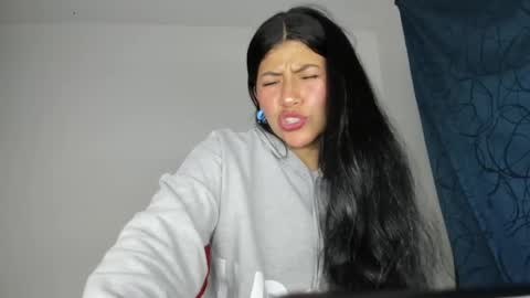 Snapshot of raven_rouge chatting on December 5, 2:26 am gata online show from December 5, 2:26 am