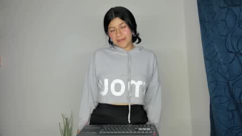 Snapshot of raven_rouge chatting on December 5, 5:32 am gata online show from December 5, 5:32 am