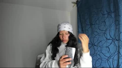 Snapshot of raven_rouge chatting on February 25, 4:03 am gata online show from February 25, 4:03 am