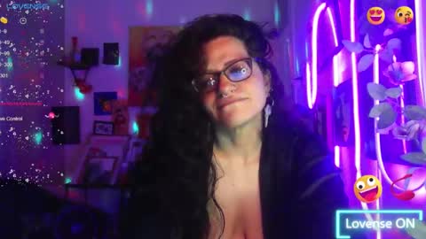 Snapshot of ravenandsin chatting on October 4, 10:40 pm Raven online show from October 4, 10:40 pm