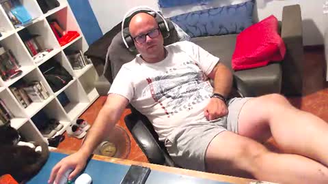 ravingr3d3 online show from June 15, 10:46 pm