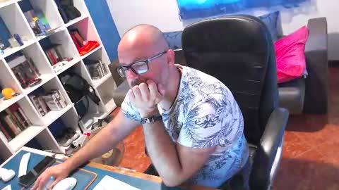 ravingr3d3 online show from June 17, 7:57 am