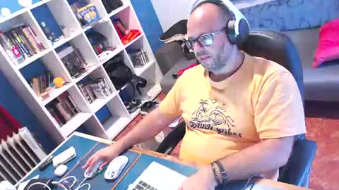 ravingr3d3 online show from June 24, 8:32 am