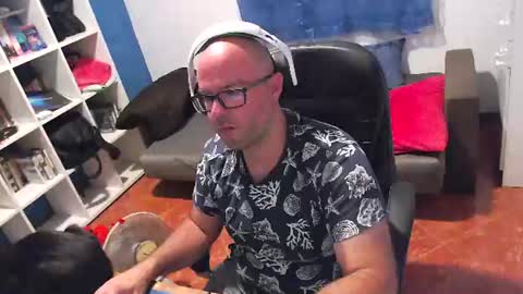 ravingr3d3 online show from August 2, 9:49 pm