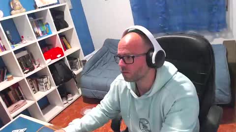 ravingr3d3 online show from May 3, 8:26 pm