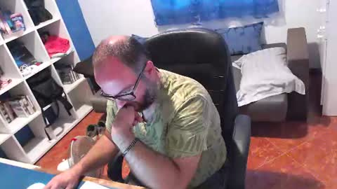 ravingr3d3 online show from July 27, 8:22 am