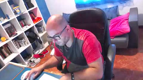 ravingr3d3 online show from June 18, 8:20 am
