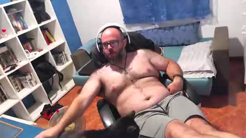 ravingr3d3 online show from July 12, 9:51 pm