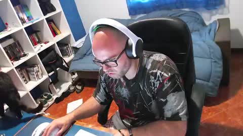 ravingr3d3 online show from April 29, 8:19 am