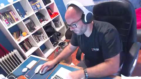 ravingr3d3 online show from June 23, 8:11 am