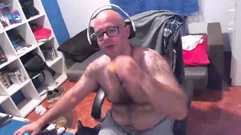 ravingr3d3 online show from July 30, 10:54 pm