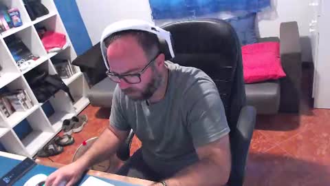 ravingr3d3 online show from July 28, 8:23 am