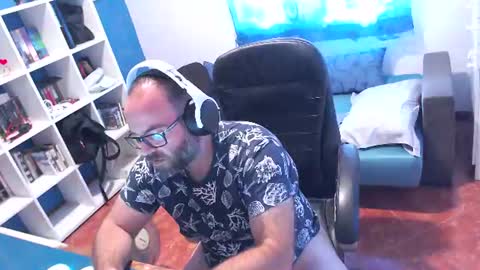 ravingr3d3 online show from July 17, 11:12 am