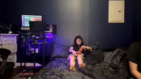 Snapshot of ravyn_nyx chatting on October 21, 3:22 am Ravyn and Nyx online show from October 21, 3:22 am