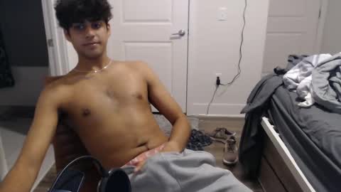 raymondg8596 online show from November 13, 5:21 am