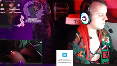 Snapshot of raysuon chatting on December 8, 4:33 am Rae-Suon online show from December 8, 4:33 am