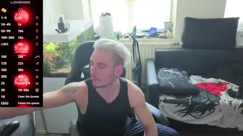 Rayzel online show from May 2, 1:06 pm