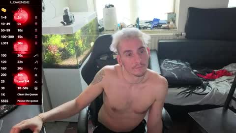 Rayzel online show from April 27, 4:37 pm