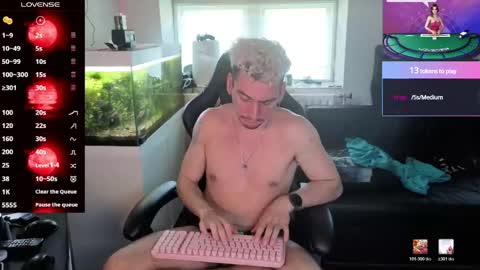 Rayzel White online show from June 5, 6:13 pm