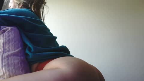 Snapshot of reallilygrace chatting on February 19, 5:27 pm Lily Grace online show from February 19, 5:27 pm