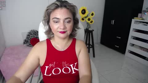 Snapshot of rebeca_milf chatting on February 14, 11:10 am REBECA online show from February 14, 11:10 am