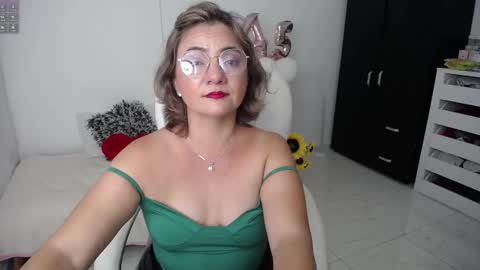 Snapshot of rebeca_milf chatting on January 25, 2:26 am REBECA online show from January 25, 2:26 am