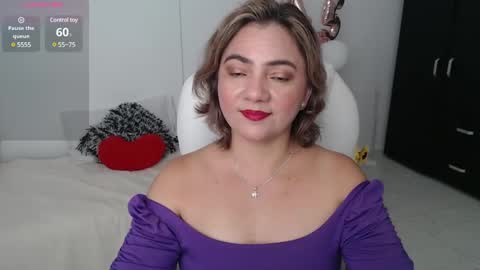 Snapshot of rebeca_milf chatting on January 28, 12:00 pm REBECA online show from January 28, 12:00 pm