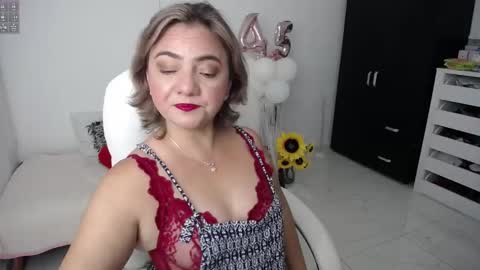 Snapshot of rebeca_milf chatting on January 25, 11:13 am REBECA online show from January 25, 11:13 am