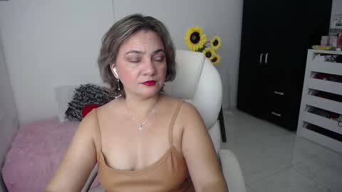 Snapshot of rebeca_milf chatting on February 17, 11:34 am REBECA online show from February 17, 11:34 am